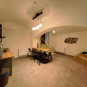  Auberge de jeunesse Capsule Erbenova